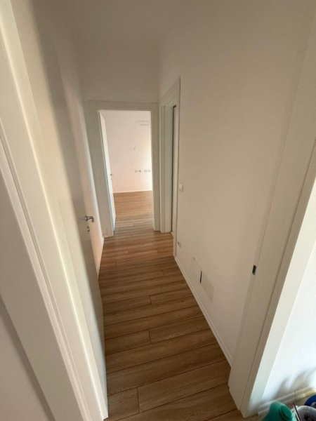 Tirane, jepet me qera zyre Kati 4, 113 m² 1.300 € (kompleksi garden building)