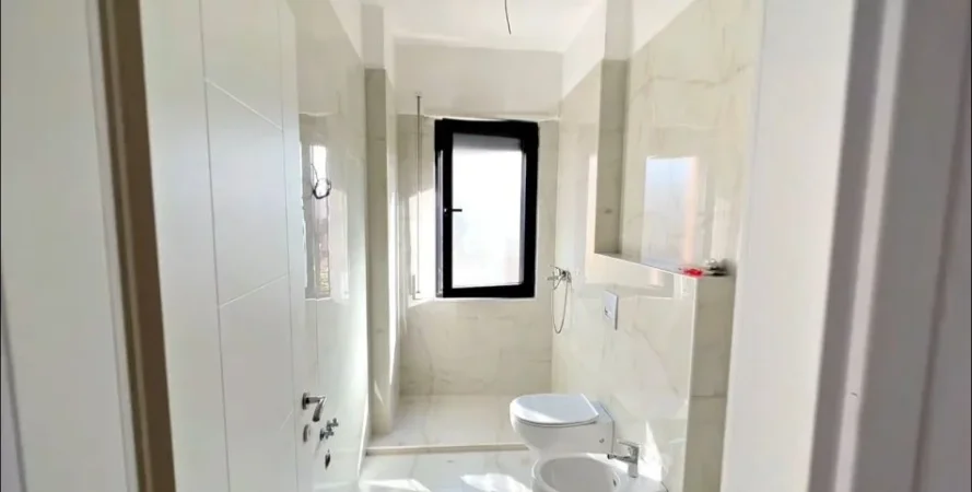 Tirane, shitet apartament 1+1+Ballkon Kati 2, 77 m² 195.000 € (SHKOLLA E KUQE)