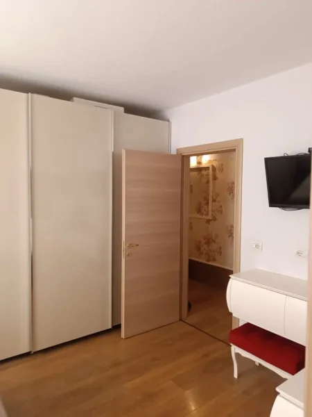 Tirane, jepet me qera apartament 2+1 Kati 2, 94 m² 600 € (ali demi)