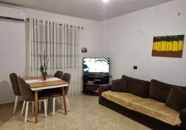 Tirane, jepet me qera apartament 2+1+Ballkon Kati 5, 80 m² 500 € (RRUGA E KAVAJES)