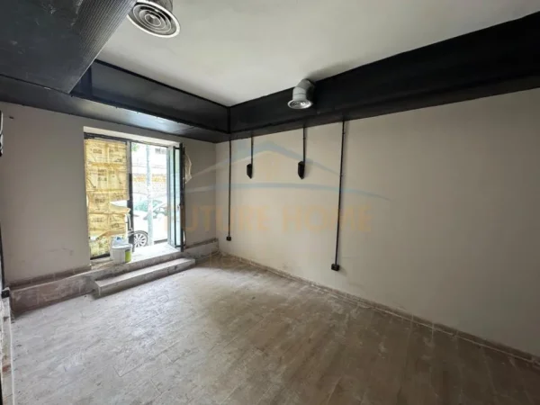 Tirane, shitet apartament 3+1 Kati 1, 86 m² 185.000 € 