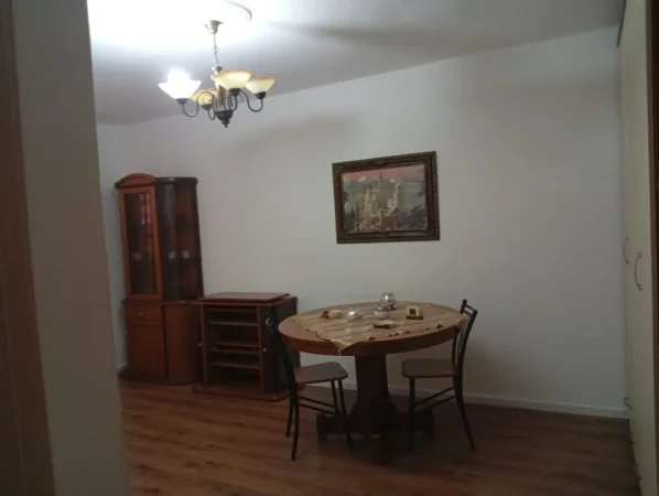 Tirane, jepet me qera apartament 2+1+Ballkon Kati 2, 80 m² 600 € (Tek Gjykata e Tiranes)