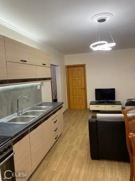 Tirane, jepet me qera apartament 2+1 Kati 3, 70 m² 700 € (mine peza)