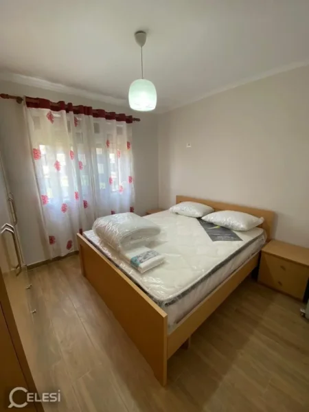 Tirane, jepet me qera apartament 2+1 Kati 3, 70 m² 700 € (mine peza)
