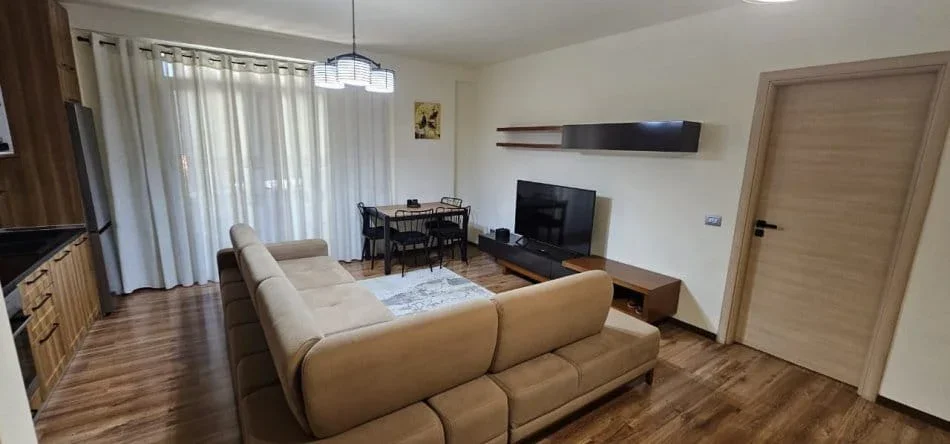 Tirane, jepet me qera apartament 1+1+Ballkon Kati 4, 66 m² 600 € (rruga e dibres)