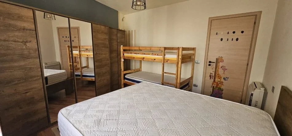 Tirane, jepet me qera apartament 1+1+Ballkon Kati 4, 66 m² 600 € (rruga e dibres)
