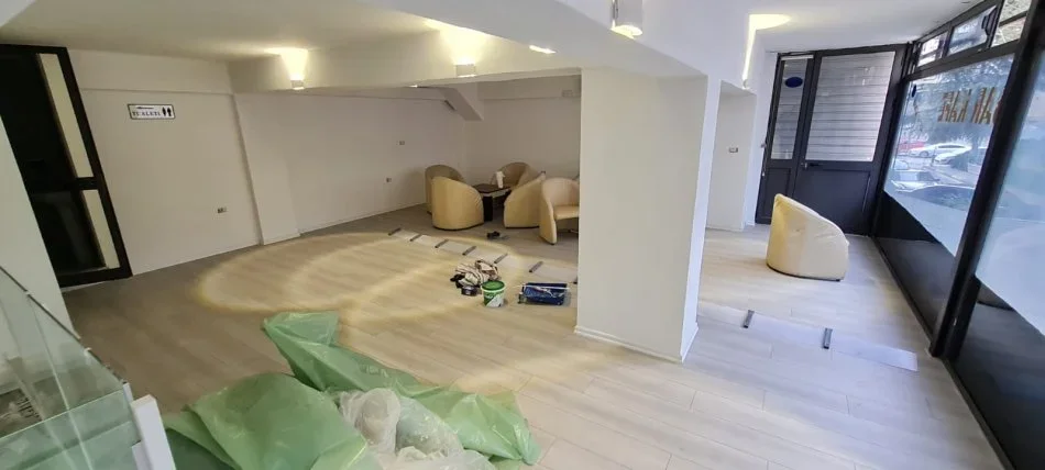 Tirane, jepet me qera ambjent biznesi Kati 0, 110 m² 800 € (Prane Njesise Bashkiake nr 7 Rruga e Kavajes)