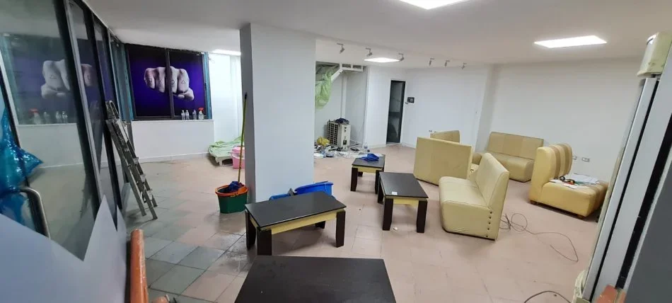 Tirane, jepet me qera ambjent biznesi Kati 0, 110 m² 800 € (Prane Njesise Bashkiake nr 7 Rruga e Kavajes)