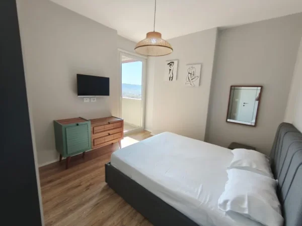 Tirane, jap me qera apartament 1+1 Kati 10, (Kompleksi Tirana Golden Park, rrugica perballe e Spitalit American 3)