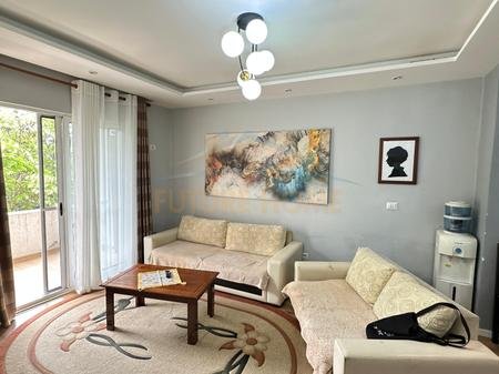 Tirane, jepet me qera apartament 2+1+2+Ballkon Kati 4, 100 m² 450 € (Freku)