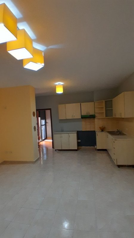 Tirane, jepet me qera apartament 2+1+Aneks+Ballkon Kati 7, 102 m² 400 € (Blv. Zhan Dark, pas Ministrise se Jashtme)
