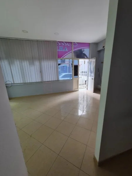 Tirane, shitet ambjent biznesi Kati 0, 38 m² 83.000 € (Rruga Kongresi Manastirit Okazion)