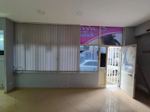 Tirane, shitet ambjent biznesi Kati 0, 38 m² 83.000 € (Rruga Kongresi Manastirit Okazion)