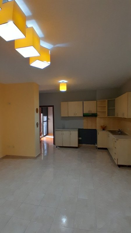 Tirane, jepet me qera apartament 2+1+Aneks+Ballkon Kati 7, 102 m² 400 € (Blv. Zhan Dark, pas Ministrise se Jashtme)