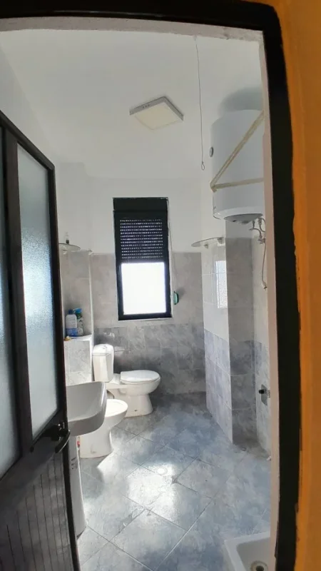 Tirane, jepet me qera apartament 2+1+Aneks+Ballkon Kati 7, 102 m² 400 € (Blv. Zhan Dark, pas Ministrise se Jashtme)