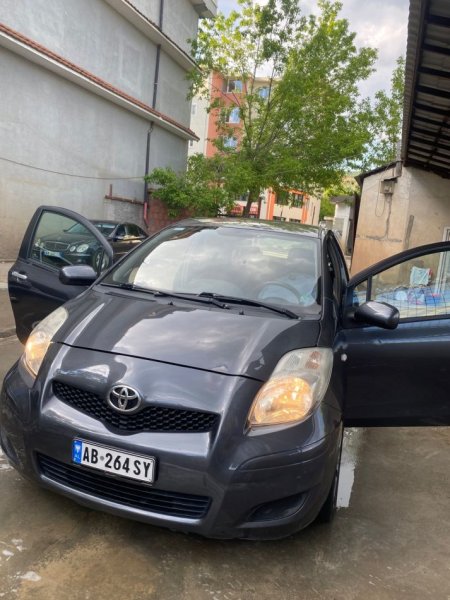 Diber, shes makine Toyota yaris Nafte, gri e erret manuale Kondicioner 200.000 km 3.500 €