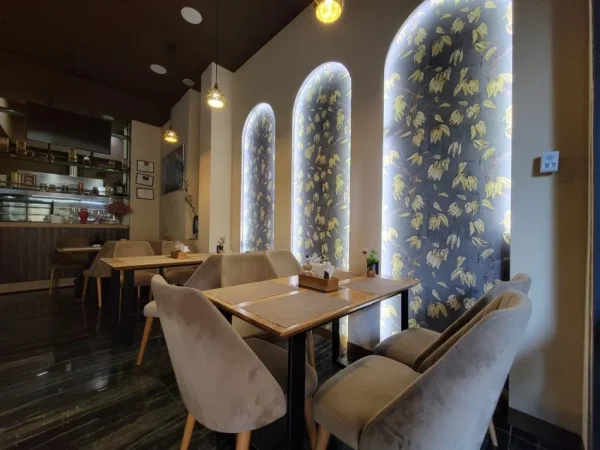 Tirane, jepet me qera bar-resorant Kati 0, 110 m² 1.200 € (Rruga Ali Demi)