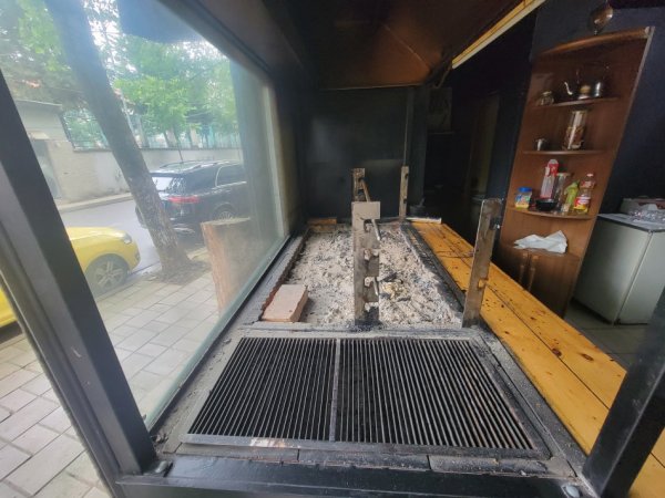 Tirane, jepet me qera bar-resorant Kati 0, 20 m² 250 € (Ali Demi)