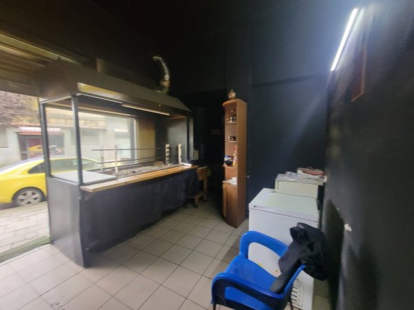 Tirane, jepet me qera bar-resorant Kati 0, 20 m² 250 € (Ali Demi)