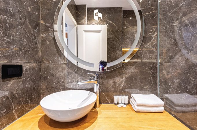 🟢 SHITET | LUXURY APARTAMENT NË QENDËR TIRANE  || 2+1+2WC &  Verandë 33 m² + Garazhd Privat me Qira (📍 Vetëm 40 metra nga Toptani Center)  || *2660€/m²*  (320,000€)