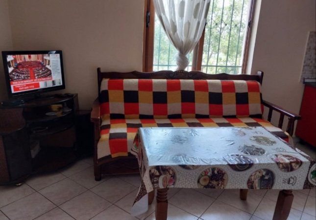 Tirane, jepet me qera apartament 2+1+Aneks+Ballkon Kati 1, 100 m²