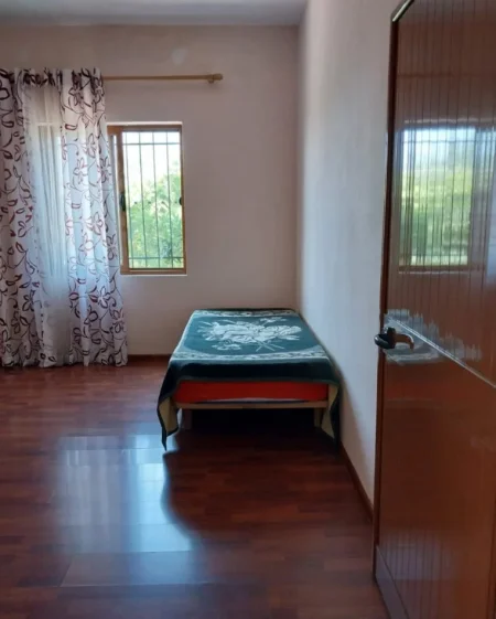 Tirane, jepet me qera apartament 2+1+Aneks+Ballkon Kati 1, 100 m²