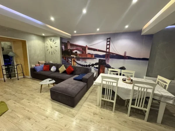 Tirane, jepet me qera apartament 3+1+2+2Ballkon Kati 2, 130 m² 750 € (Prane shkolles Vasil Shanto)