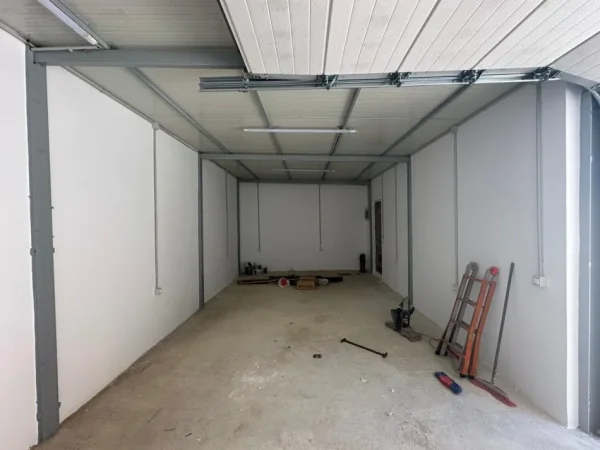 Tirane, jepet me qera magazine Kati 0, 47 m² (rruga "Muhamet Gjollesha")