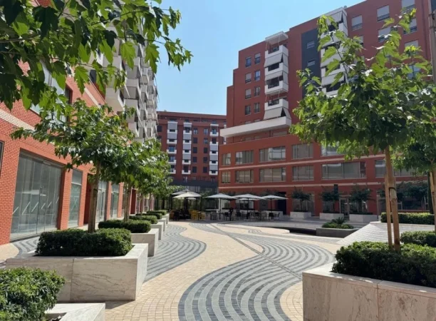 Tirane, jepet me qera ambjent biznesi Kati 0, 142 m² 4.000 € 