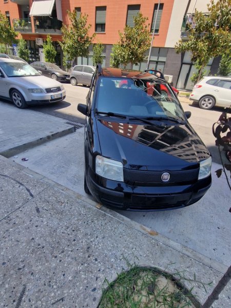 Tirane, shes makine Fiat Benzin, e zeze manuale Kondicioner 139 km