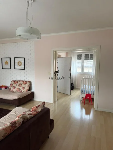 Tirane, jepet me qera apartament 3+1 Kati 3, 127 m² 800 € (21 DHJETORI)