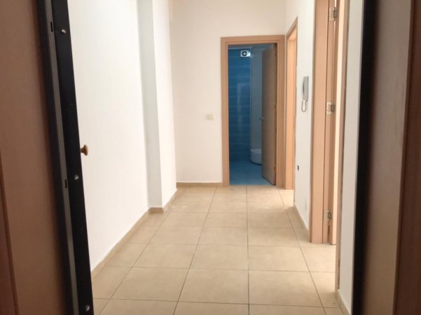 Tirane, jepet me qera apartament per zyre 1+1 Kati 2, 400 €
