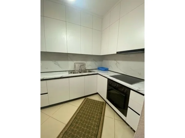 Tirane, jepet me qera apartament 1+1+Ballkon Kati 2, 72 m² 450 € (Unaza e Re)