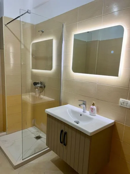 Tirane, jepet me qera apartament 1+1+Ballkon Kati 2, 74 m² 400 € (Vila L Astir)