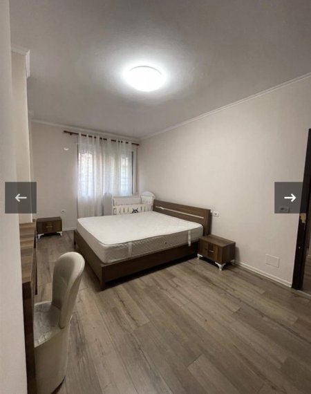Tirane, jepet me qera apartament 2+1+Ballkon Kati 2, 96 m² 450 € (Rruga e Dajtit)