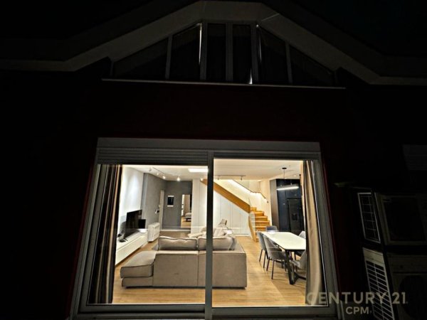 Tirane, jepet me qera apartament duplex Dublex Kati 6, 184 m² 2.000 € 