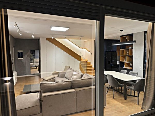 Tirane, jepet me qera apartament duplex Dublex Kati 6, 184 m² 2.000 € 