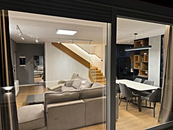 Tirane, jepet me qera apartament duplex Dublex Kati 6, 184 m² 2.000 € 