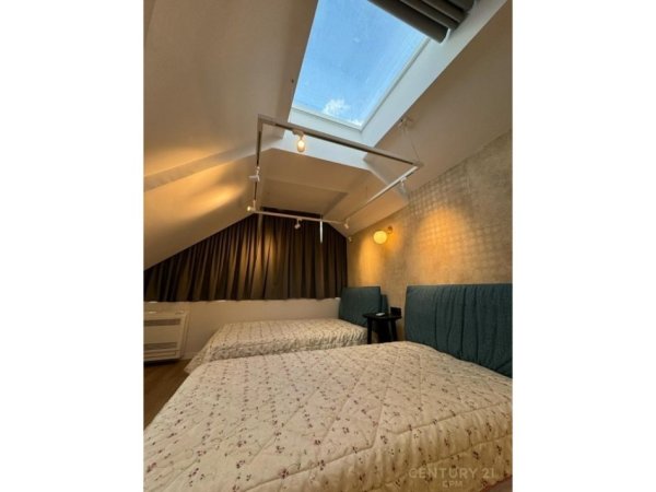 Tirane, jepet me qera apartament duplex Dublex Kati 6, 184 m² 2.000 € 