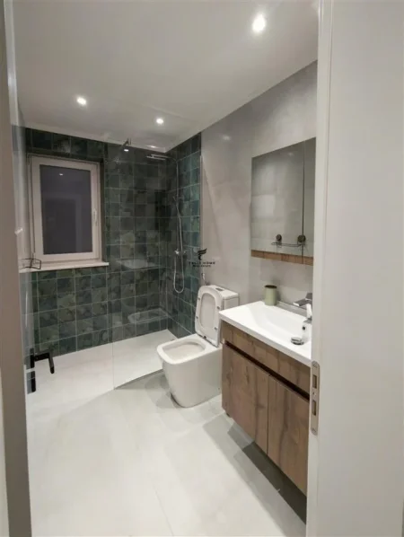 Tirane, jepet me qera apartament 1+1 Kati 1, 65 m² 700 € (QENDER)