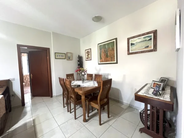 Tirane, jepet me qera apartament 1+1+Ballkon Kati 4, 600 € (MYSLYM SHYRI)