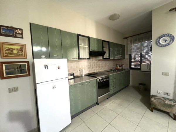 Tirane, jepet me qera apartament 1+1+Ballkon Kati 4, 600 € (MYSLYM SHYRI)