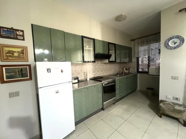 Tirane, jepet me qera apartament 1+1+Ballkon Kati 4, 600 € (MYSLYM SHYRI)