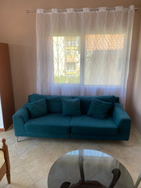 Jepet me Qera apartament 2+1 Ali Demi, tek Tregu Elektrik  450 EURO