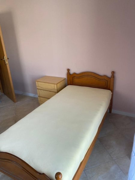Jepet me Qera apartament 2+1 Ali Demi, tek Tregu Elektrik  450 EURO