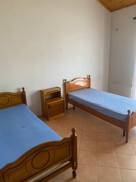 Jepet me Qera apartament 2+1 Ali Demi, tek Tregu Elektrik  450 EURO