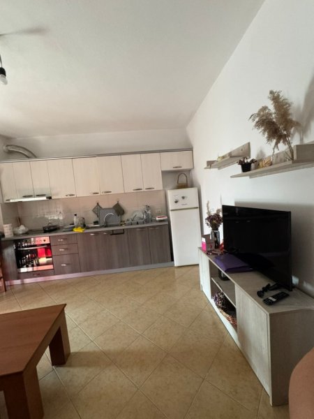 Tirane, jepet me qera apartament 1+1 Kati 4, 400 €