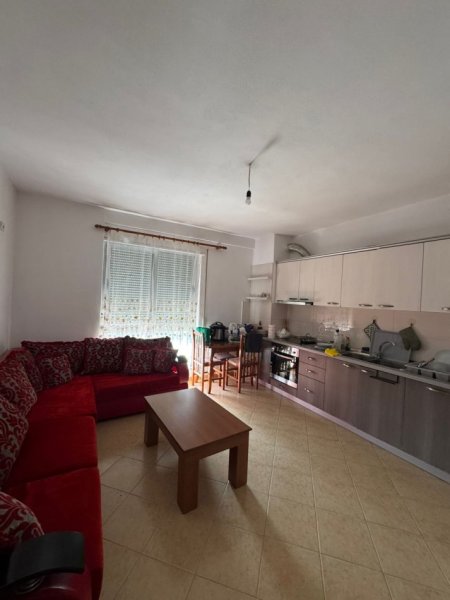 Tirane, jepet me qera apartament 1+1 Kati 4, 400 €
