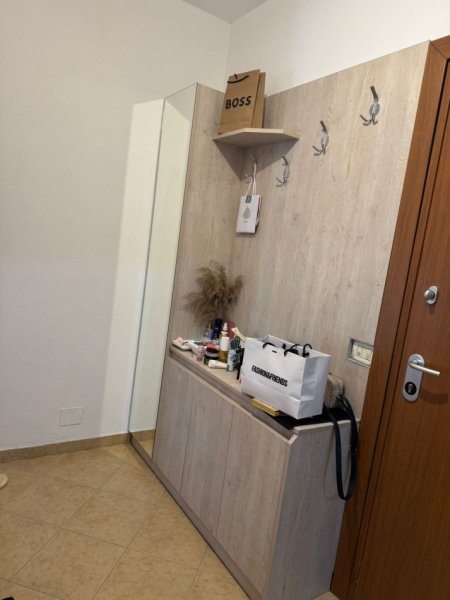Tirane, jepet me qera apartament 1+1 Kati 4, 400 €