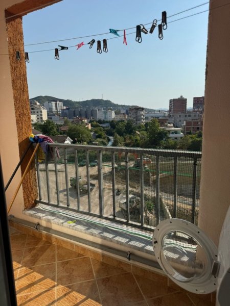 Tirane, jepet me qera apartament 1+1 Kati 4, 400 €
